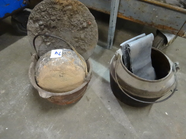 lot 74 image: Melt Pots with Led Chunks