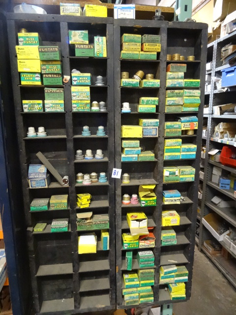 lot 81 image: Misc Screw In Fuses