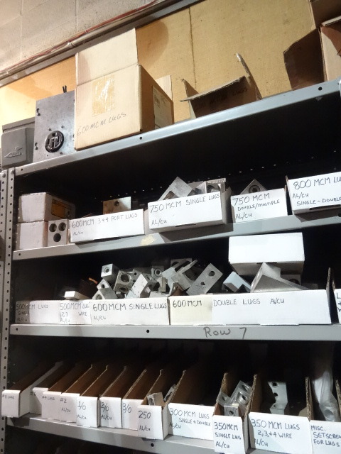 lot 86 image: Contents of Shelving Unit