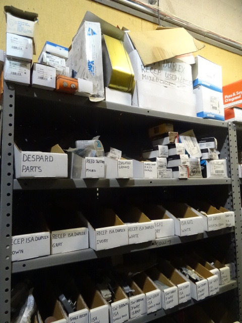 lot 89 image: Contents of Shelving Units Switches