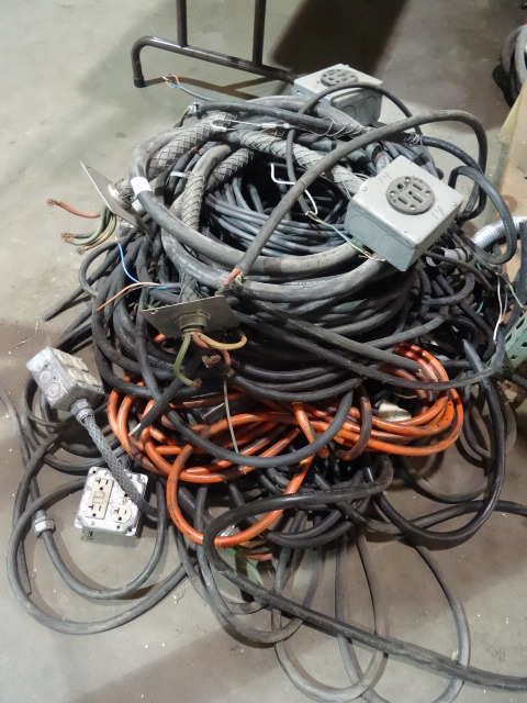 lot 117 image: Misc Electrical Drop Cords