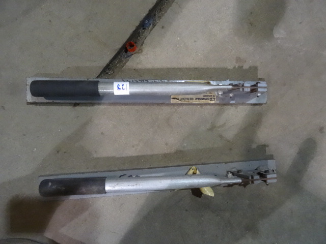 lot 128 image: 2 Wire  Mold Raceway Cutters
