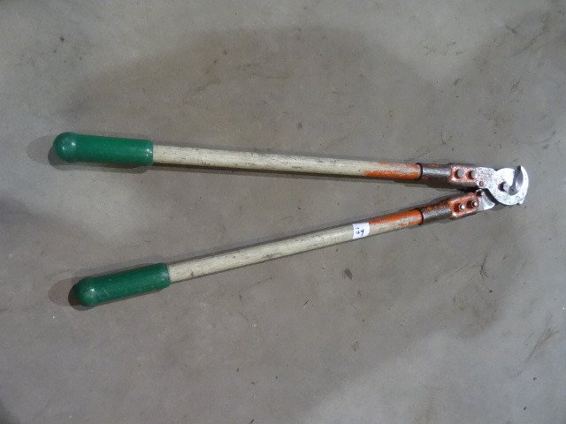 lot 129 image: Greenlee Cable Cutter