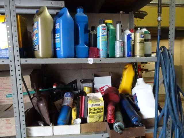lot 141 image: Grease Guns, Automotive Chemicals