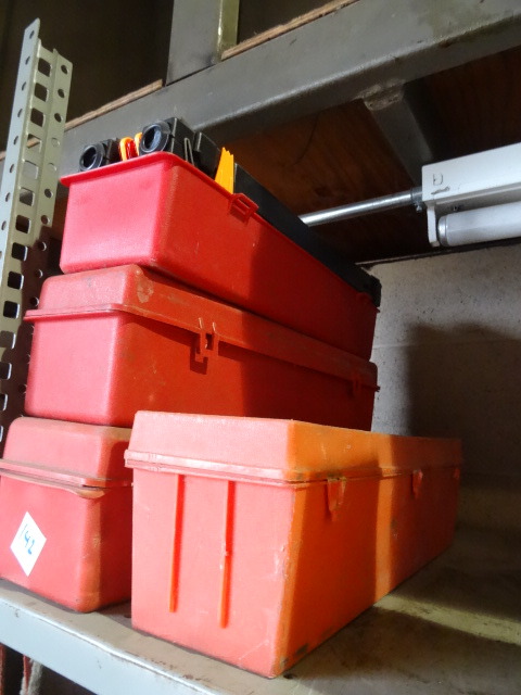 lot 142 image: 4 Emergency Triangle Kits