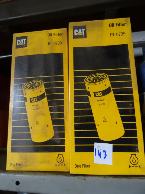 lot 143 image: Cat 1R-D739 Oil Filters Qty 2