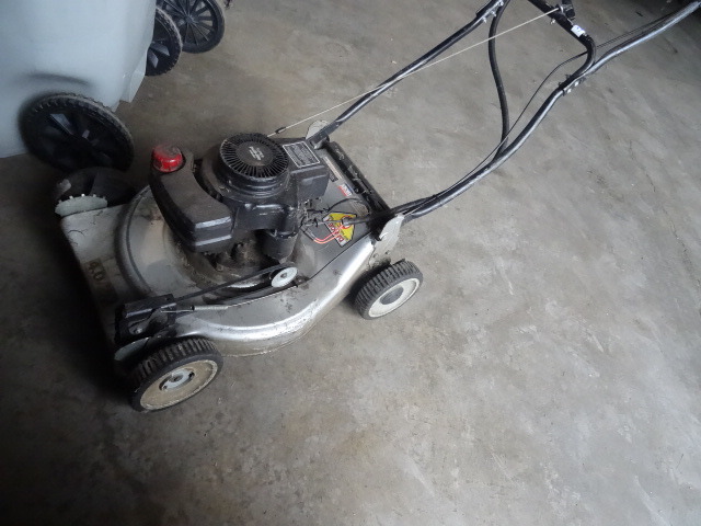 lot 147 image: Craftsman 4.0 Hp 20 Cut Lawn Mower