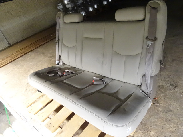 lot 184 image: 2004 Suburban 2500 3rd Row Seat New