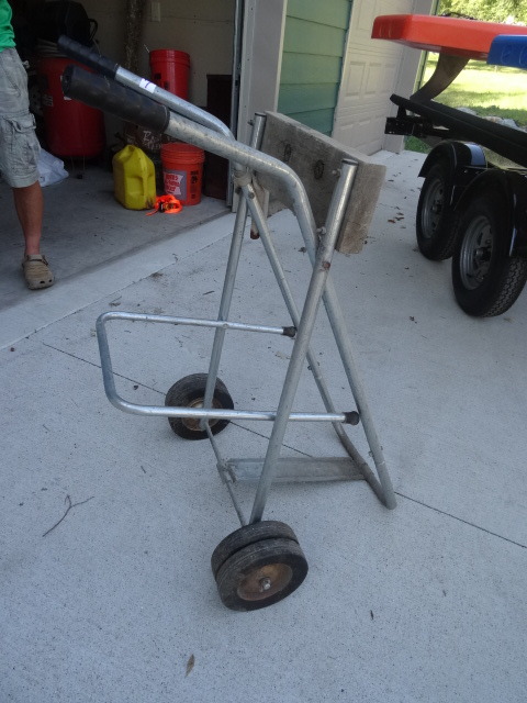 Outboard motor stand
