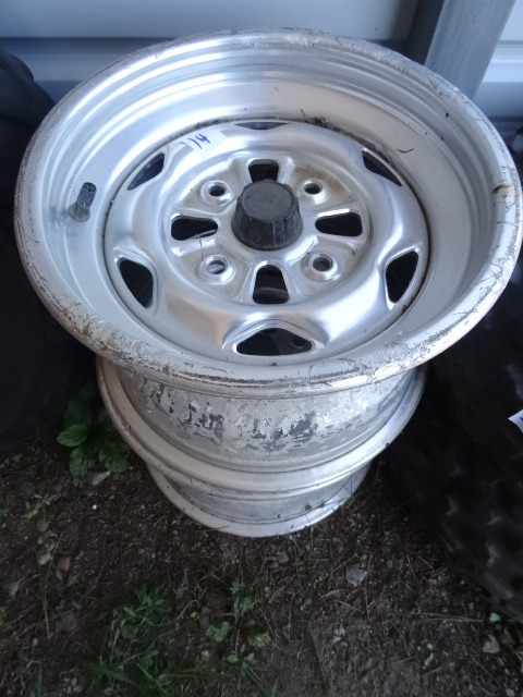 lot 14 image: 2 Aluminum ATV Rims 12 X 7. 5AT