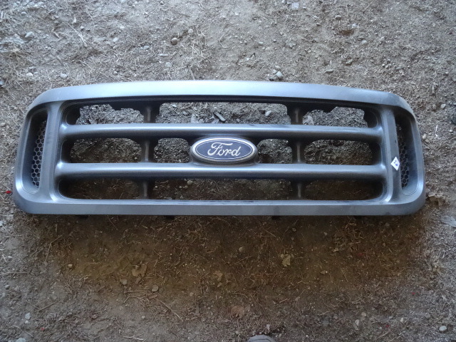 lot 20 image: Front Grill for 99-2003 Ford Super Duty