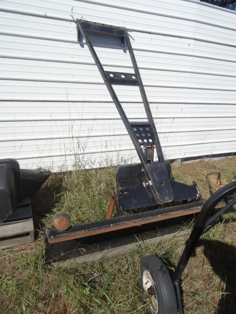 lot 29 image: Snow Blade for a Polaris Ranger 72