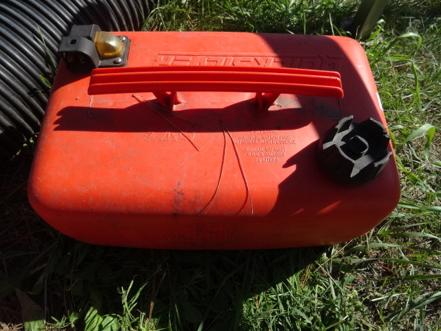 lot 37 image: Quick Silver Outboard Motor Tank