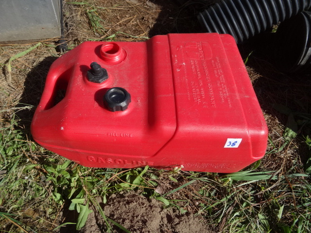 lot 38 image: Tempo Outboard Motor Tank. No Cap