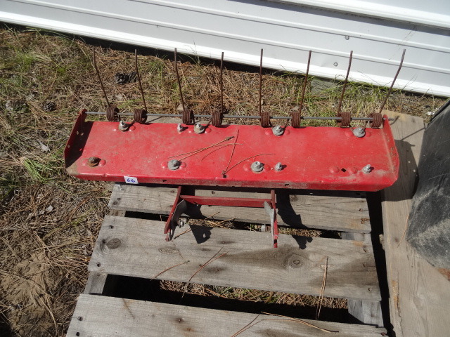 lot 66 image: Snapper Dethatcher