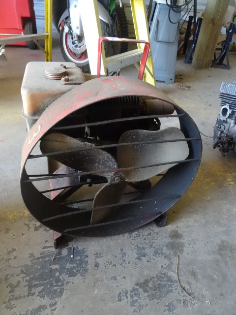 lot 79 image: Gas Powered Fan. 3 HP Briggs Motor