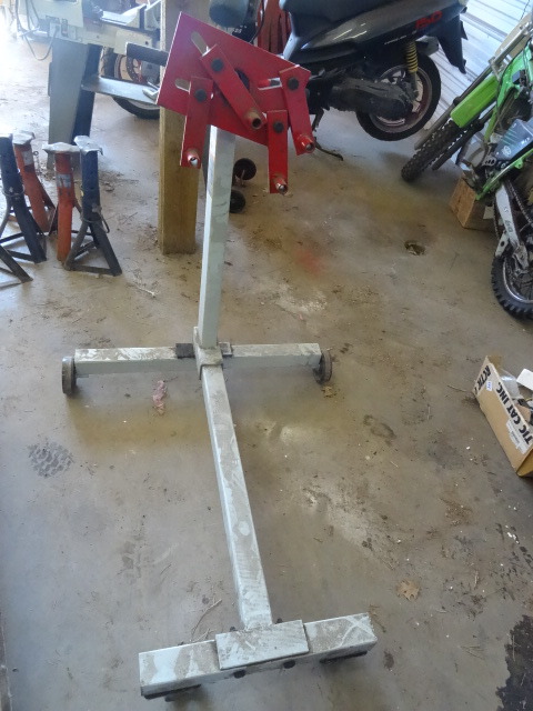 lot 100 image: Larin ES-1000 Heavy Duty Engine Stand