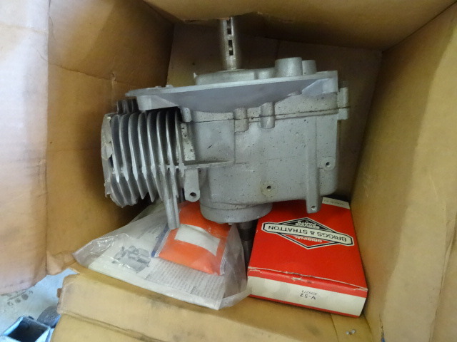 lot 103 image: New Briggs Short Block Motor