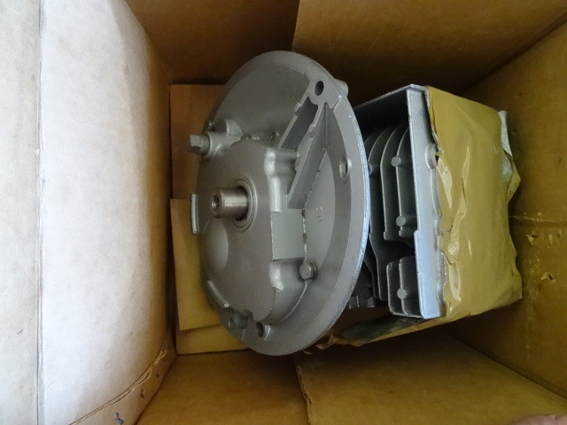 lot 105 image: Briggs Short Block Motor New V-43