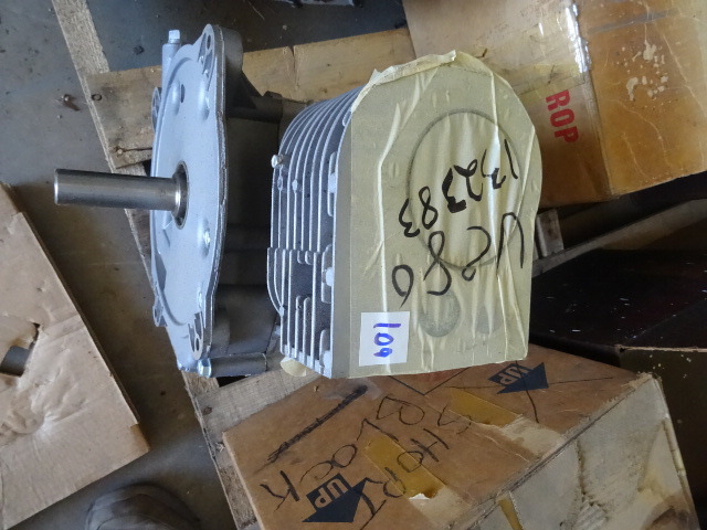 lot 109 image: Briggs Short Block Motor New