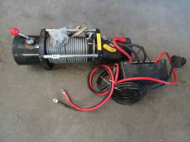 lot 117 image: New 12 Volt Winch 9000 Lb.