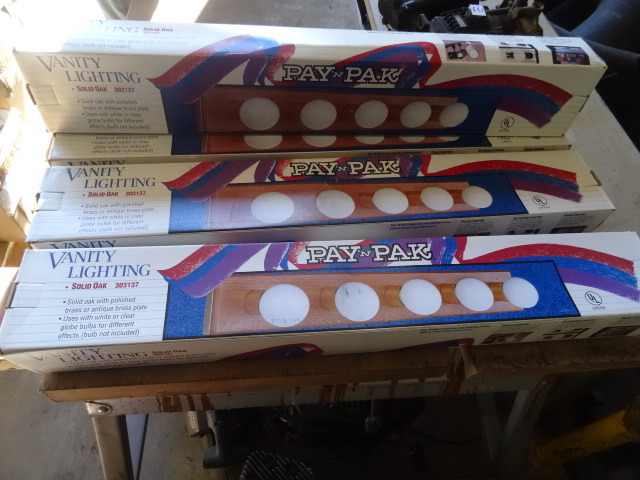 lot 139 image: Pay N Pak Vanity Lights New Qty 4