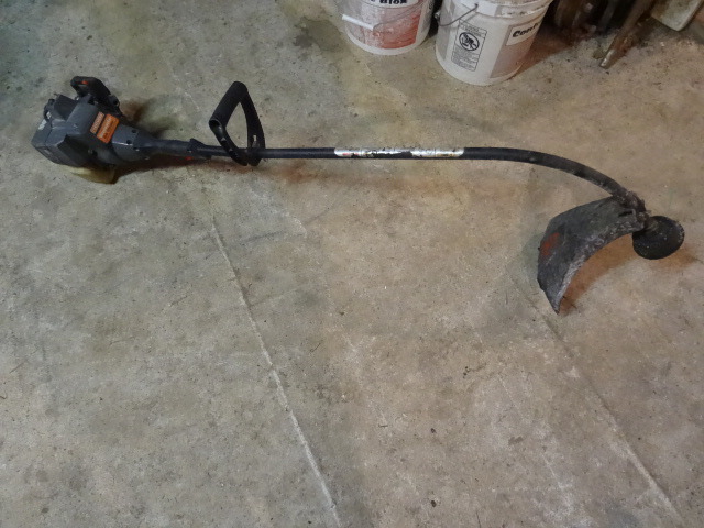 lot 182 image: Craftsman Weed Wacker Gas Trimmer