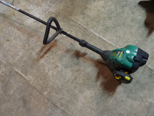 lot 184 image: Craftsman 17 25cc Weed Whip