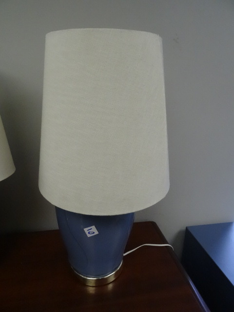 lot 10 image: Glass Table Lamp 28 Tall