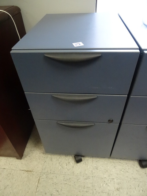 lot 12 image: 3 Drawer Laminate Cabinet on Wheels