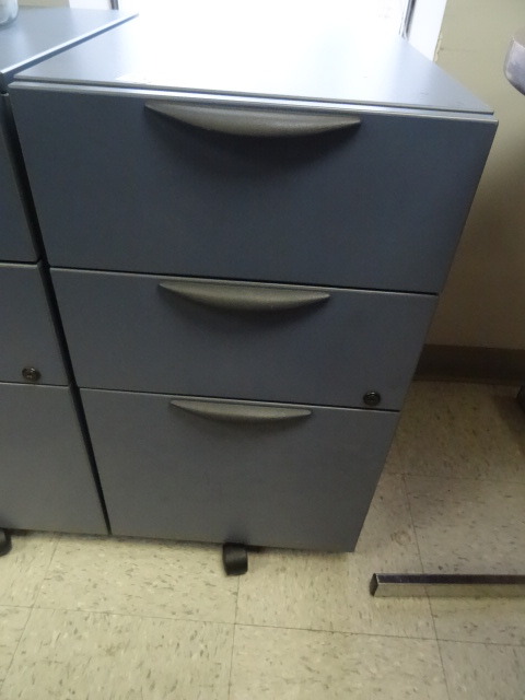 lot 13 image: 3 Drawer Laminate Cabinet on Wheels