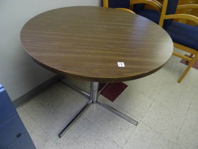 lot 15 image: 36 Round Table. Metal Base