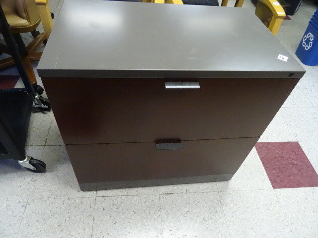lot 24 image: 30 Metal 2 Drawer Lateral File