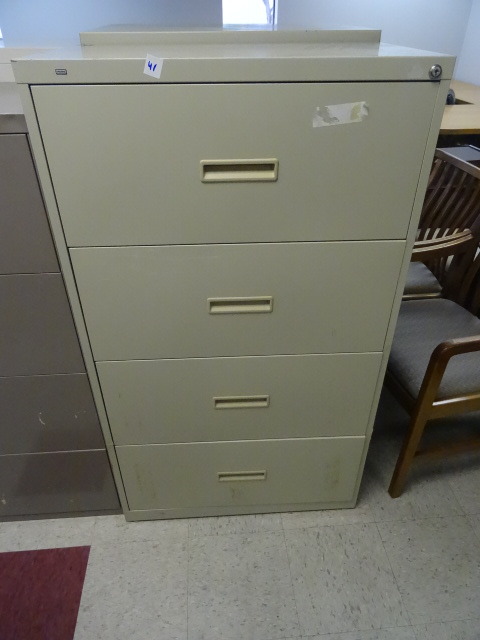 lot 41 image: 30 Metal 4 Drawer Lateral File