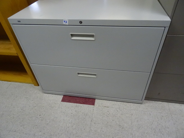 lot 43 image: 36 Metal 2 Drawer Lateral File