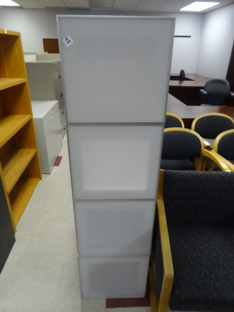 lot 45 image: Metal 4 Door Overhead Cabinet