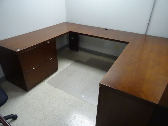 lot 50 image: U Shaped Office Desk. 3 Piece 2 Lateral Drawers and 3 Regular Drawers 108 X 72