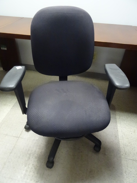 lot 51 image: Office Chair On Wheels