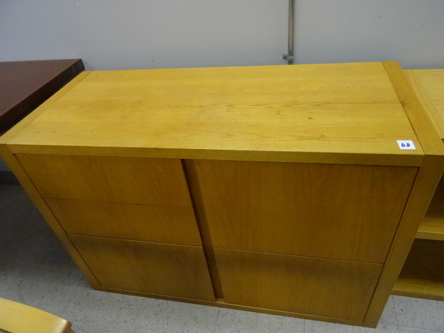 lot 60 image: Oak Wood 5 Drawer Cabinet