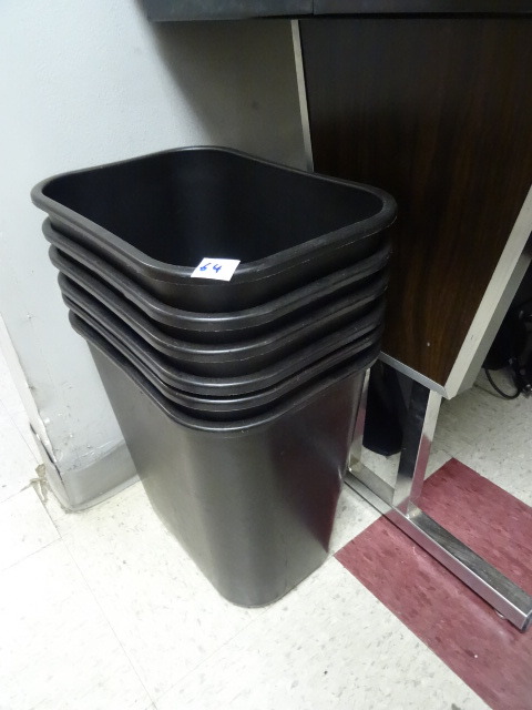 lot 64 image: 6 Plastic Office Waste Cans