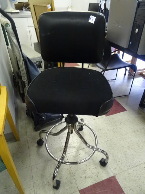 lot 83 image: Adjustable Height Stool on Wheels