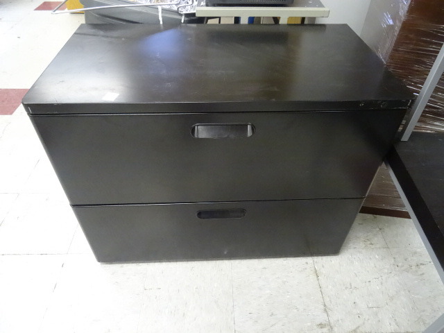 lot 143 image: 36 Metal 2 Drawer Lateral File