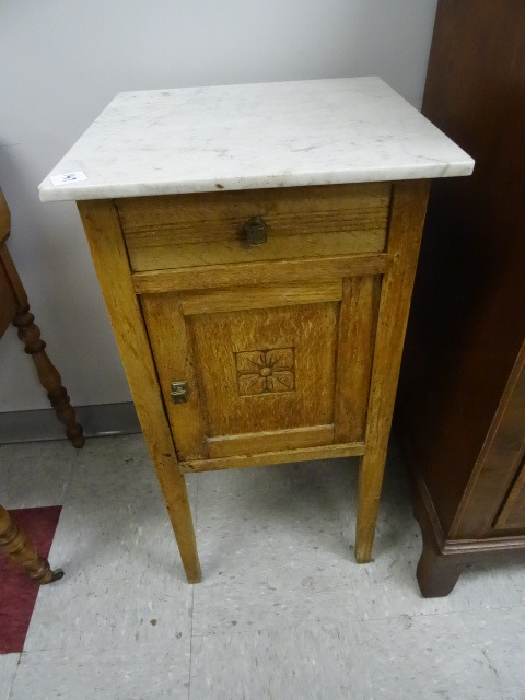 lot 147 image: Vintage Wood Cabinet
