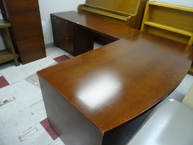 lot 152 image: L Shaped Office Desk 2 Piece