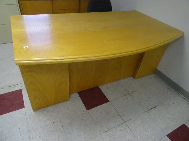 lot 158 image: Oak Wood Office Desk. 5 Drawer 72 X 42