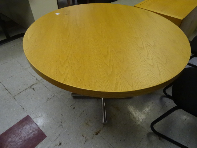 lot 163 image: 42 Round Metal Framed Table