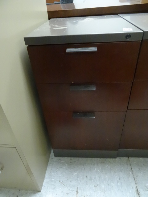 lot 170 image: 15 Metal 3 Drawer Cabinet