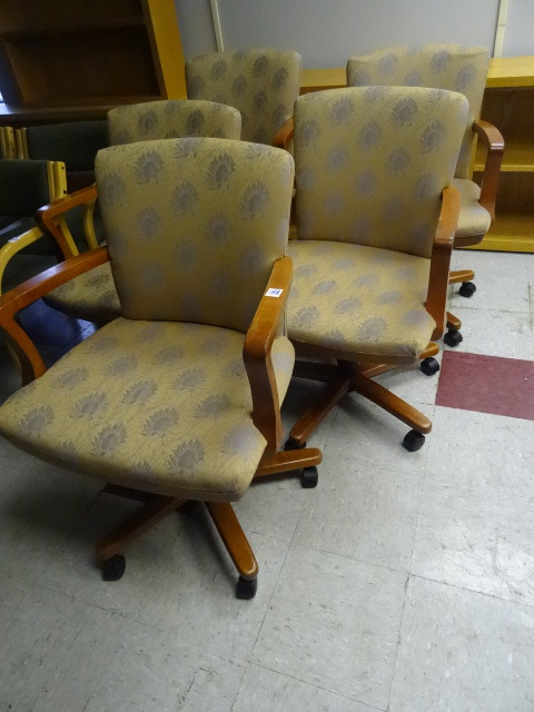 lot 188 image: 5 Matching Office Chairs On Wheels