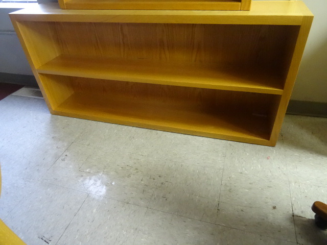 lot 192 image: Oak Wood Book Shelf 60 X 12 X 27