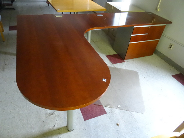 lot 196 image: L Shaped Office Desk 2 Piece